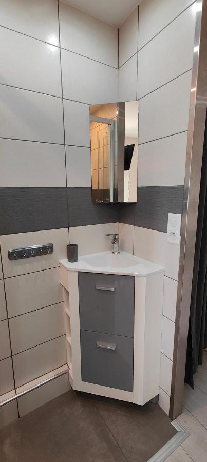 Studio-centre-thabor-balcon-1 Personne Appartement Rennes
